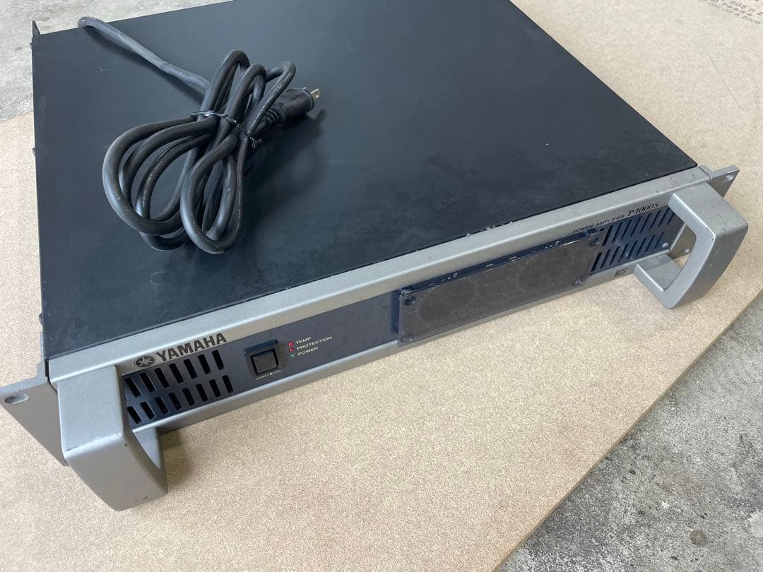 YAMAHA P1000S パワーアンプ