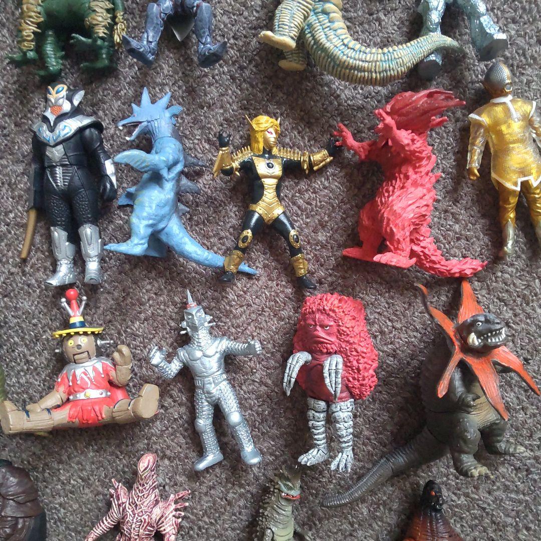 d*2様 ウルトラマンシリーズ 怪獣フィギュア 82体