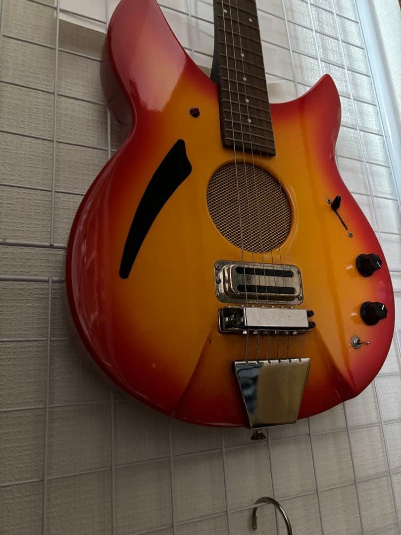 クリスマスカンパニー　アンプ内蔵リッケンバッカータイプギター