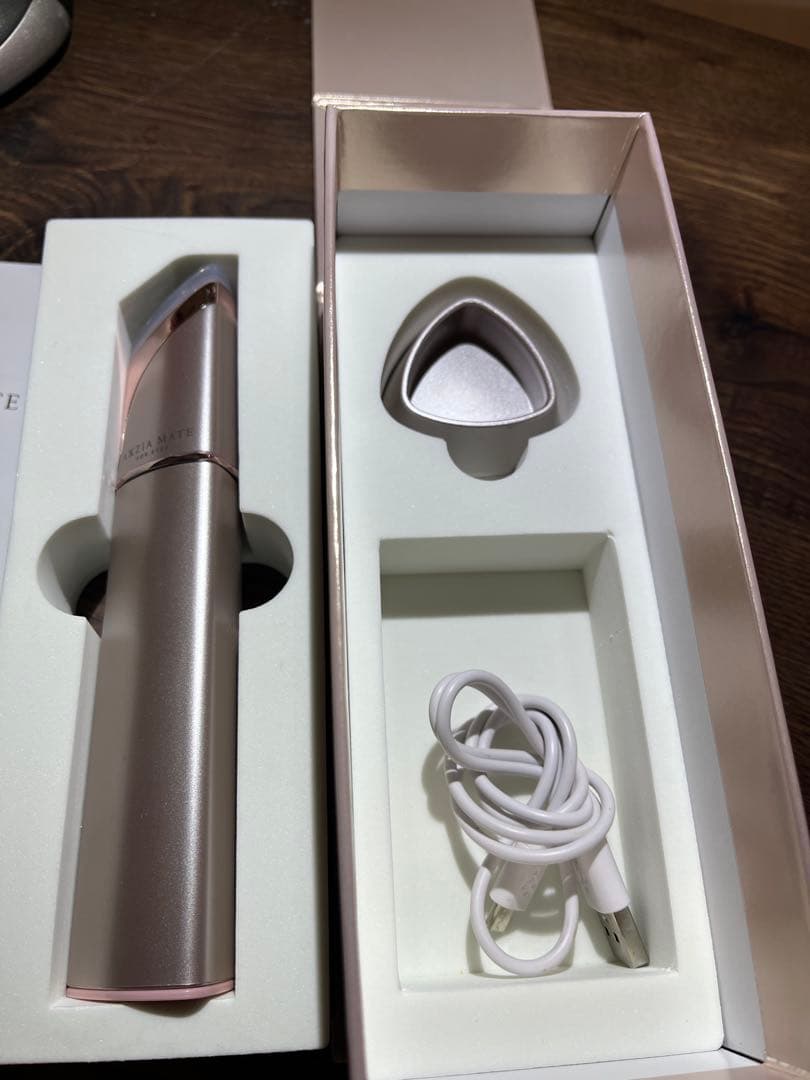 ローズゴールド 目元エステ マッサージャー