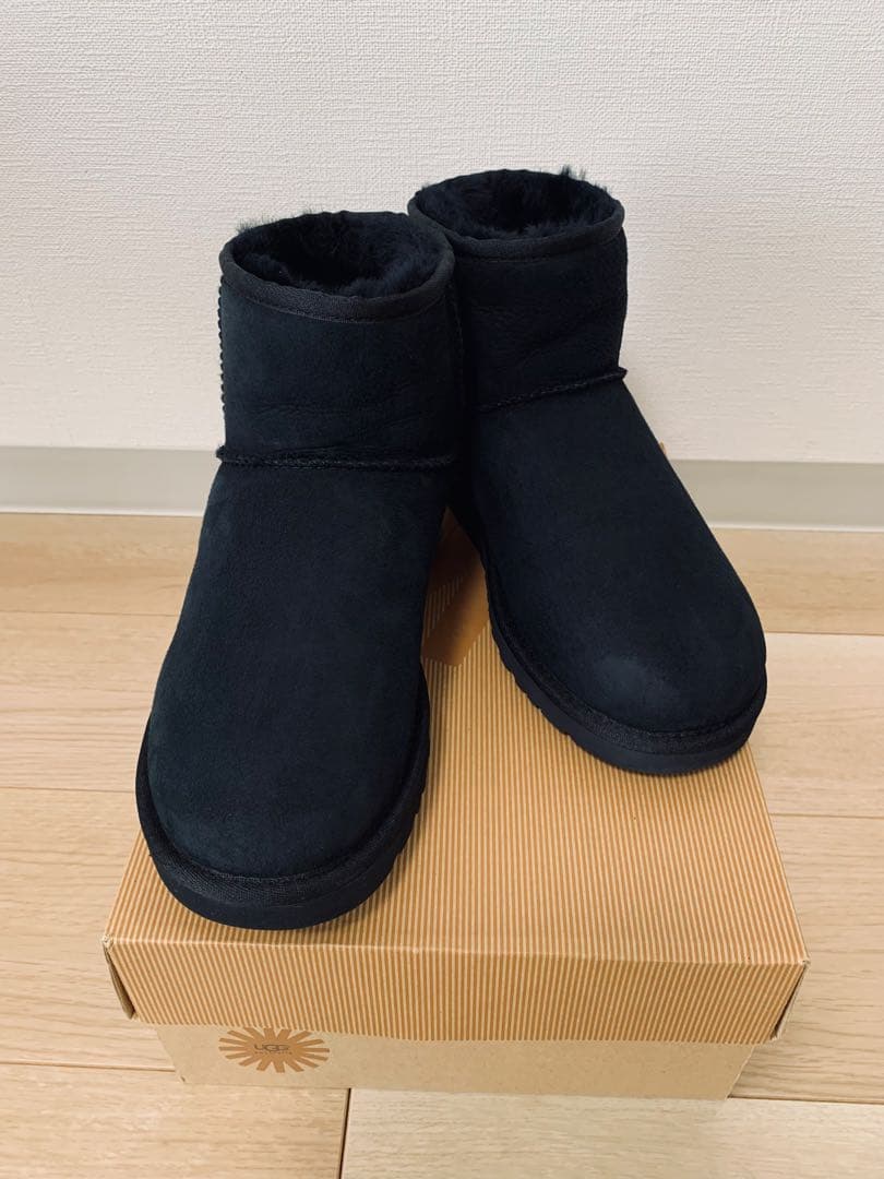 アグ UGG ムートンブーツ W CLASSIC MINI ブラック 25cm