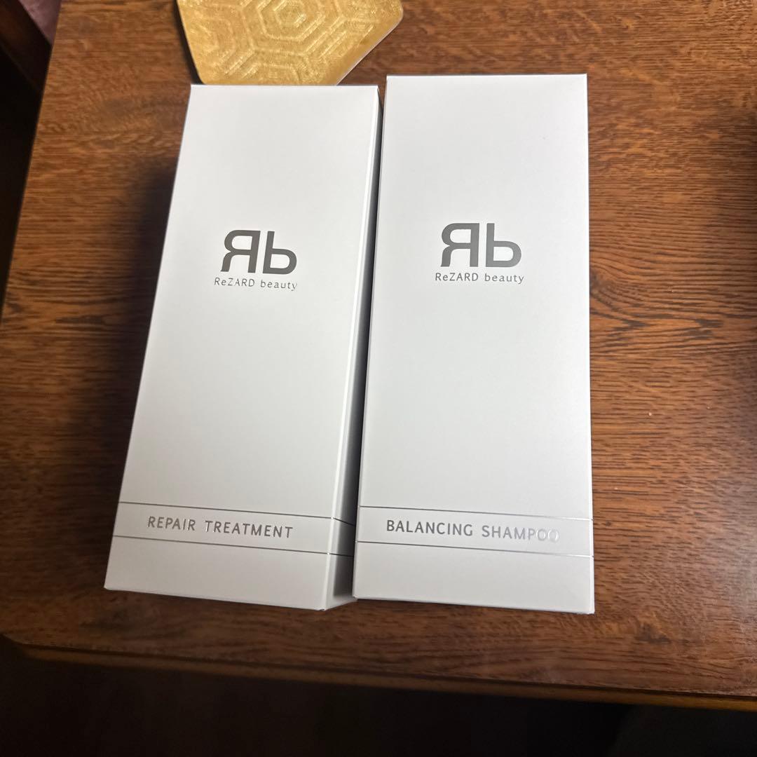 ReZARD beauty バランシングシャンプー & リペアトリートメント。