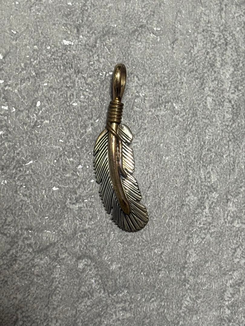 めがねめがねHarvey Mace フェザーペンダント　12KGF