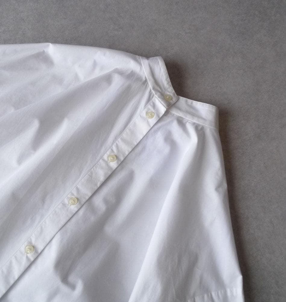 美品 CLANE 2,4万円 スリットのブラウス ホワイト クラネ B411