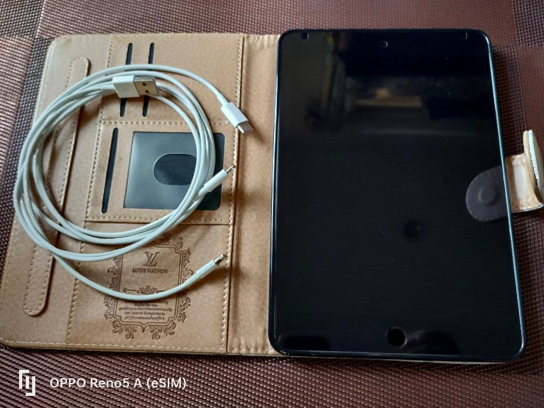 momo　値下げ　iPad mini4 32GB au wifiセルラー