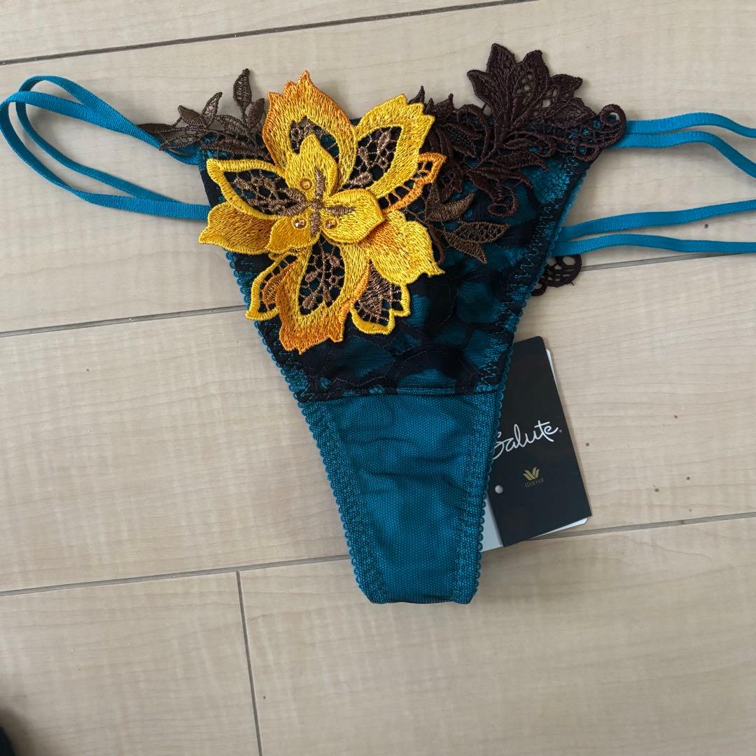 週末限定セール！サルート　希少サイズ　Ｆ75 ブラ&Tショーツ