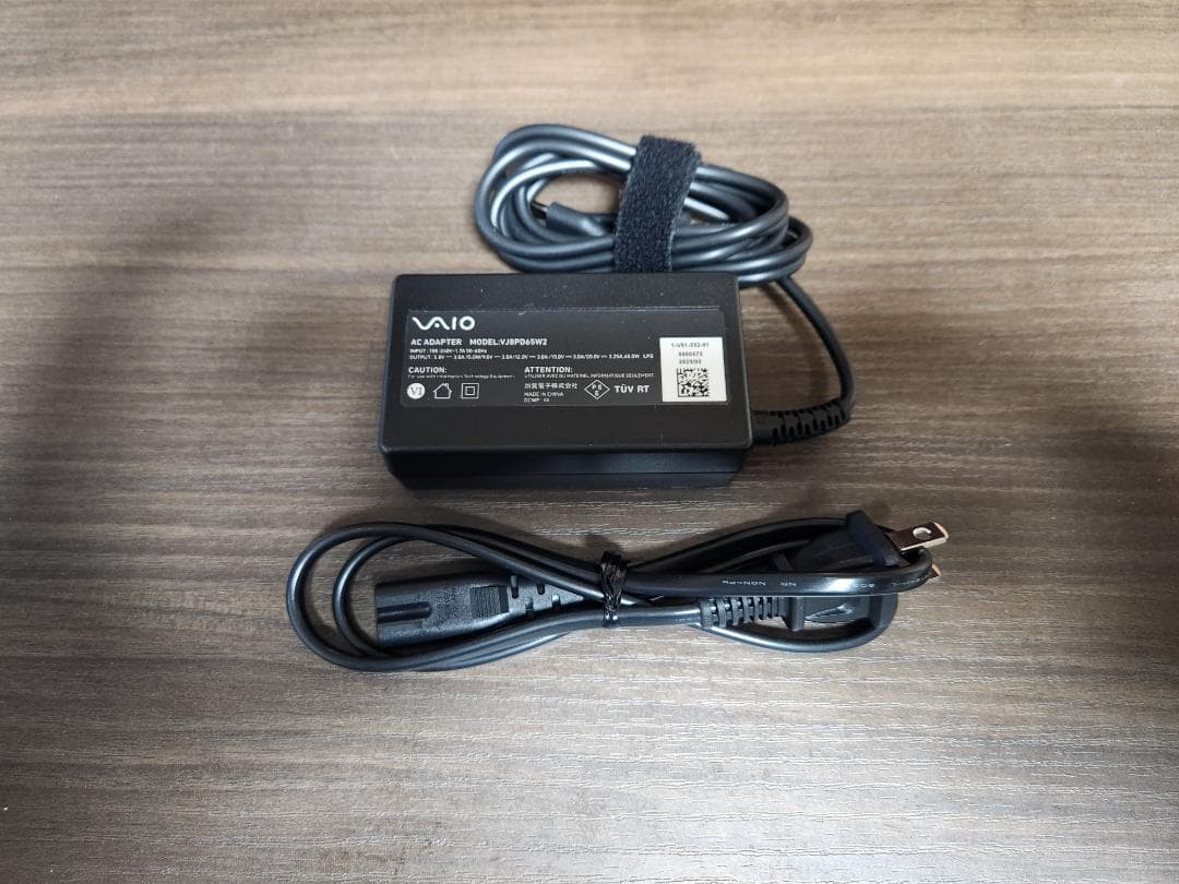 使用少美品 VAIO SX14 i7-1360P 16GB 1TB Office