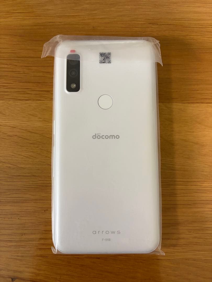 docomo 富士通 アローズ F-51B ホワイト