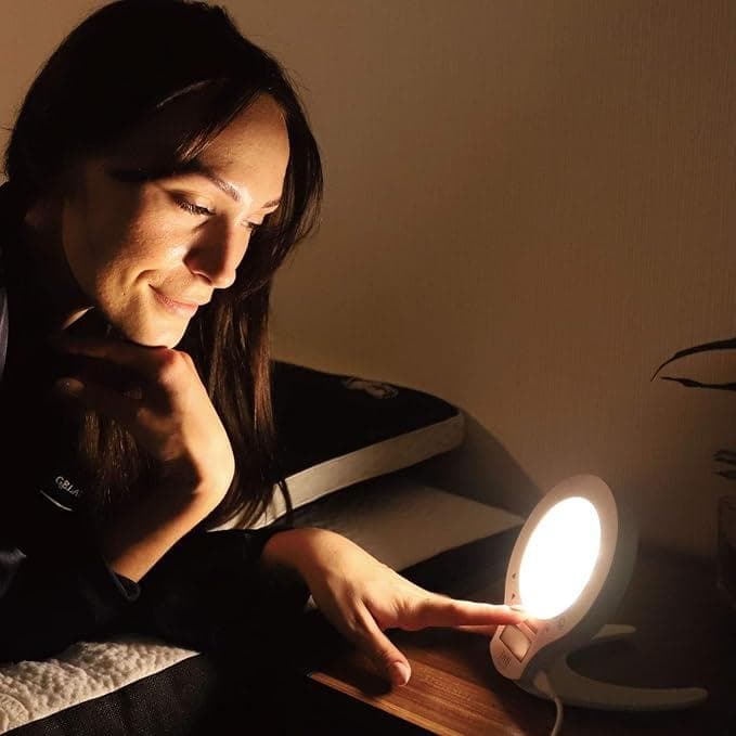 【美品】inti Energy Light 光で起きる目覚まし時計 inti4s