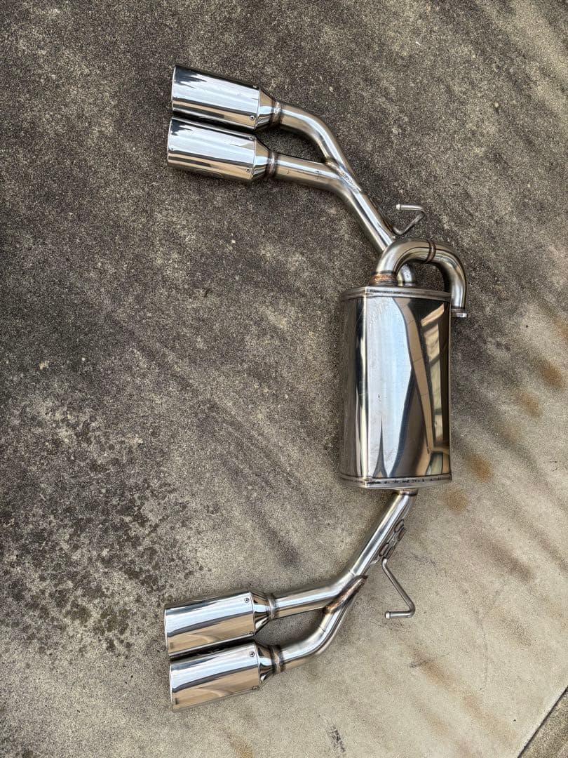 【イヌ】　プリウス50系 GANADOR（ガナドール）マフラー