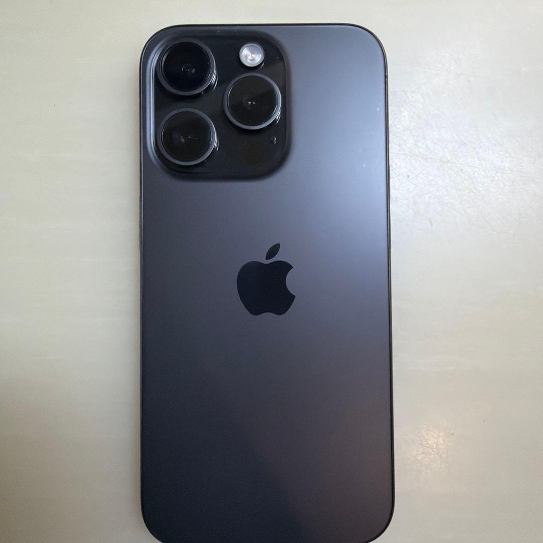 Apple iPhone 15 Pro ブラックチタニウム128gb 本体