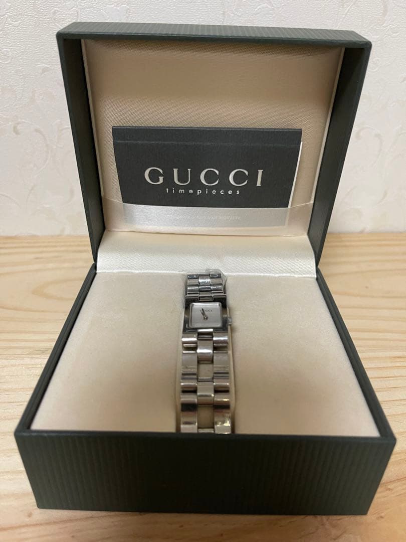 【美品】GUCCI YA126505 シルバー 時計　電池交換済