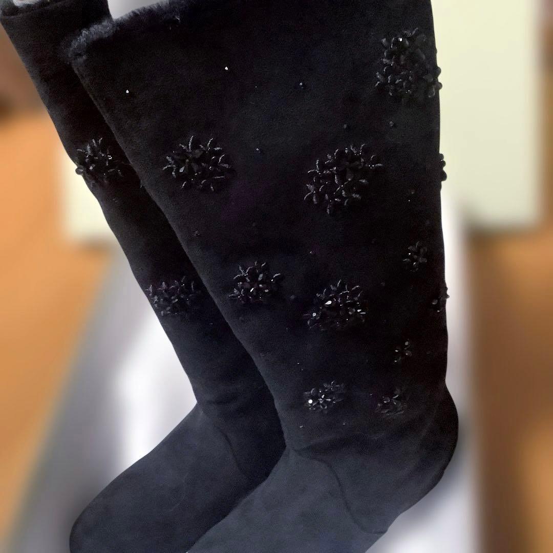 アンテプリマの黒 スエード ロングブーツ ビジューの刺繍付き23.5新品。