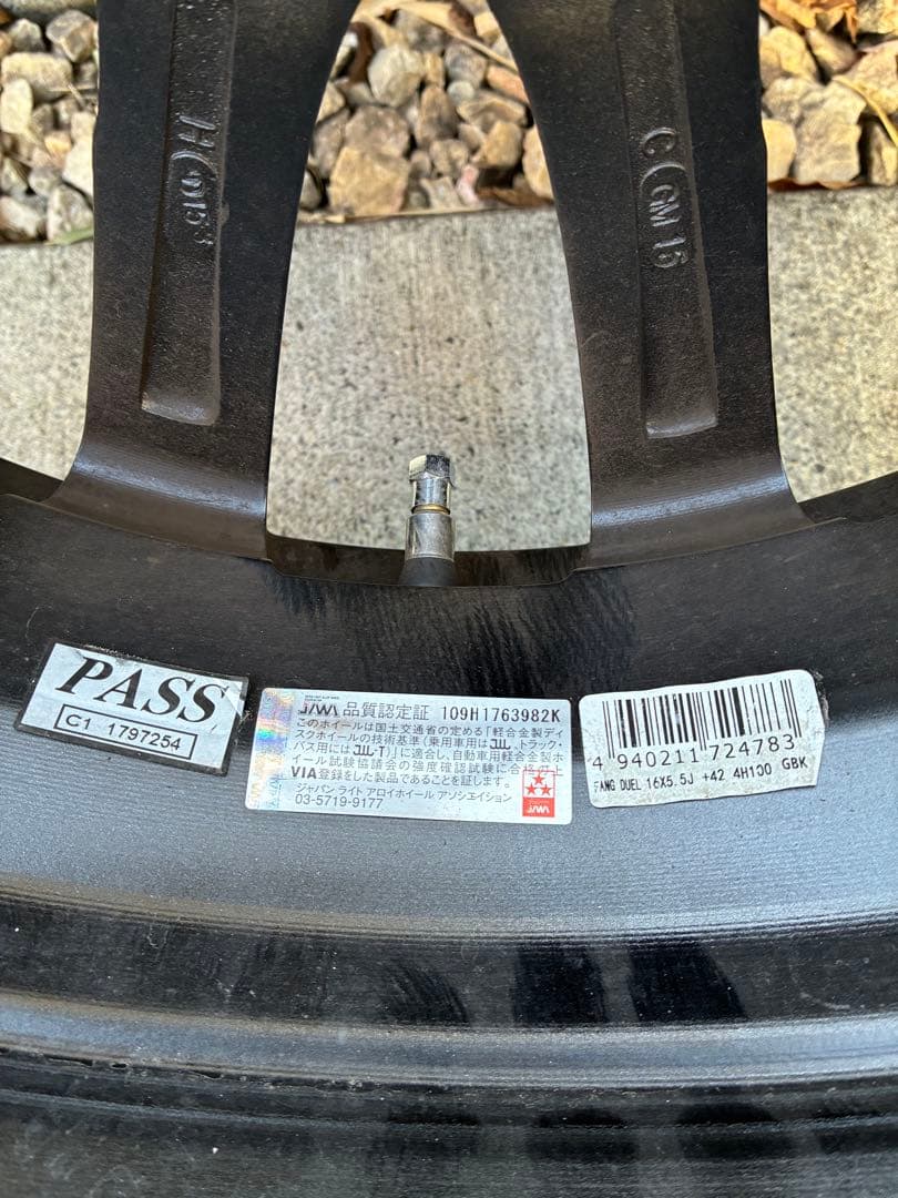 トヨタライズ　ガソリン4穴スタッドレスタイヤ DUNLOP WINTERMAX