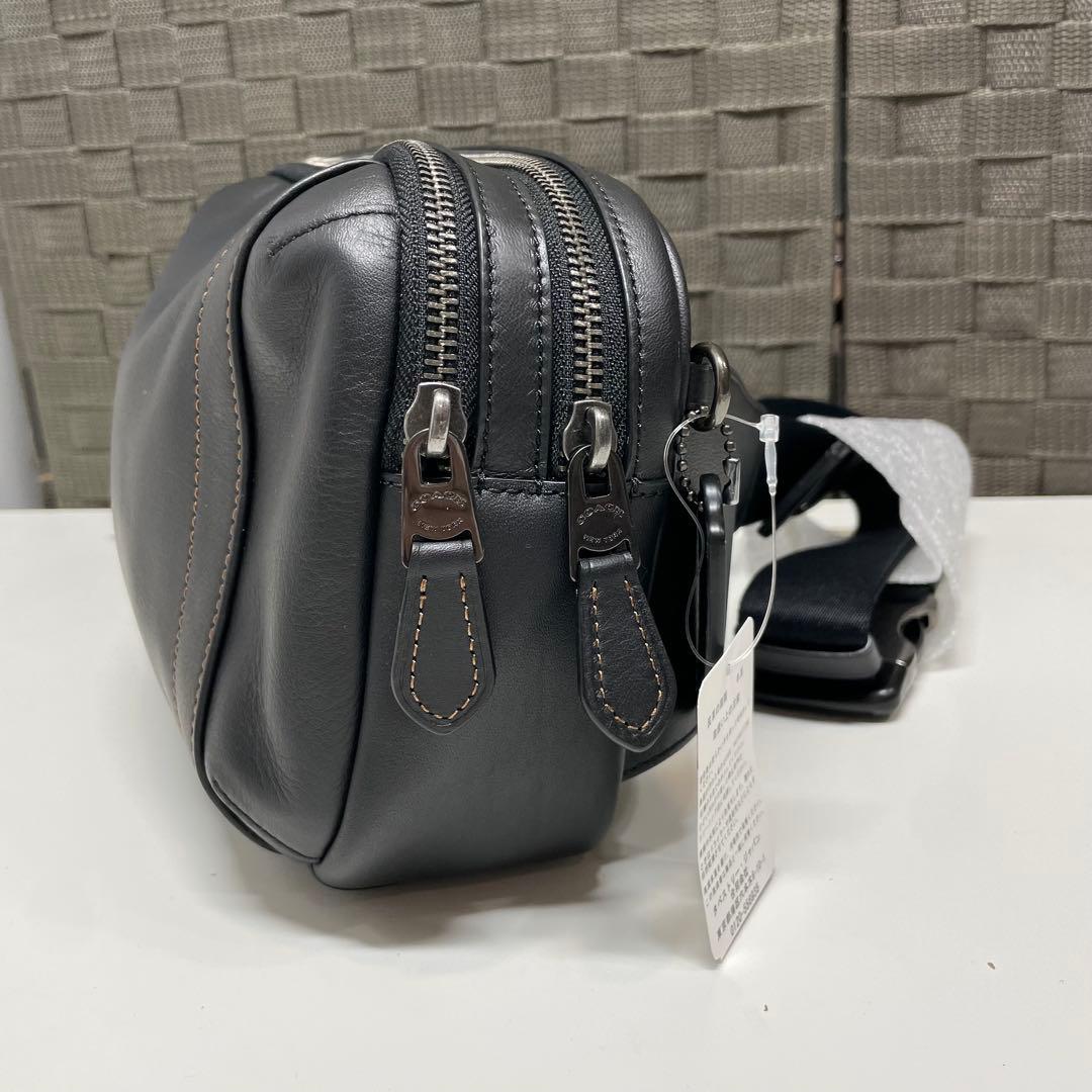 パ*ズ様 新品　COACH ブラック レザー ボディバッグ