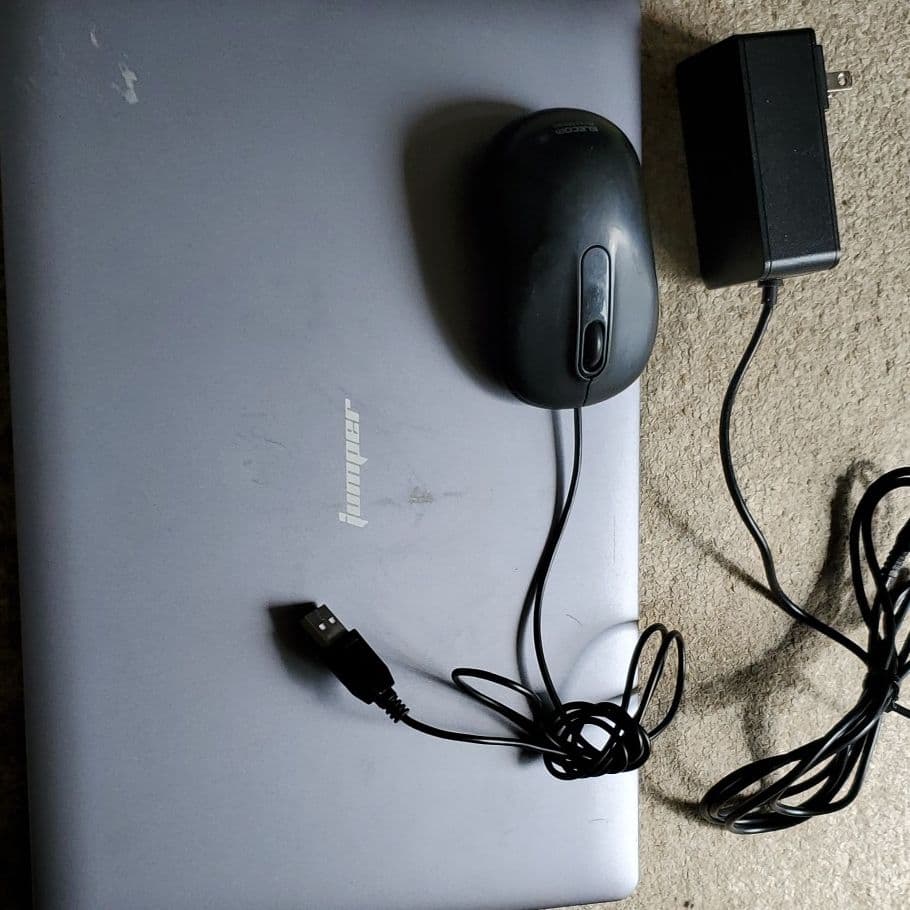 中国製ジャンパーノートパソコン