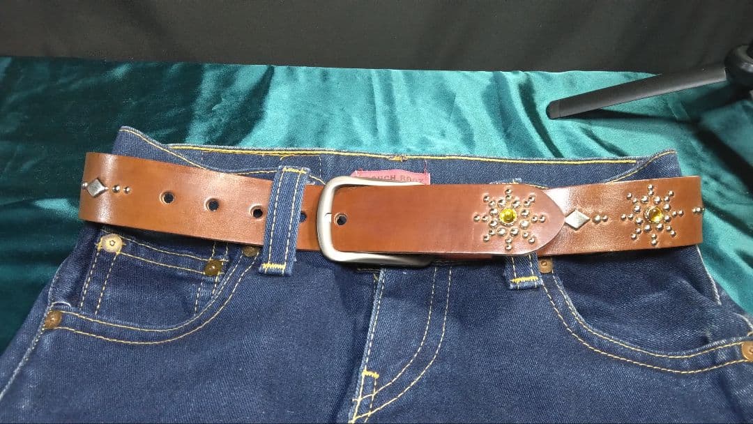 昭南ベンズレザースタッズベルト　チョコ アクリル　アンバー　穴開け加工済　即納可