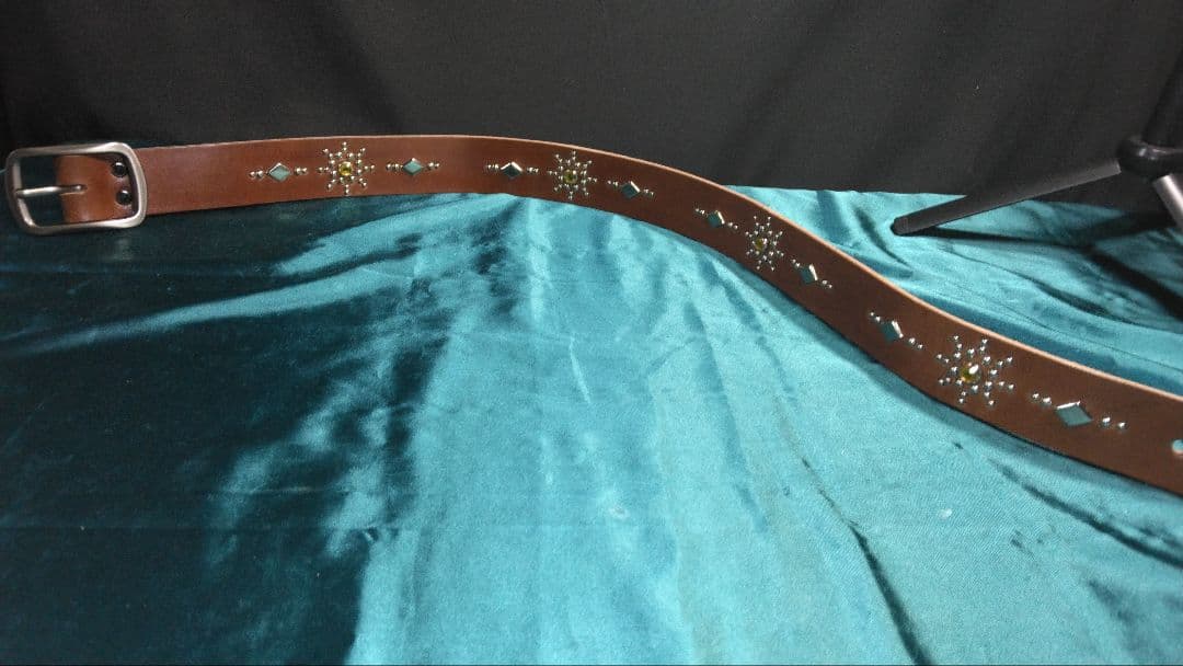 昭南ベンズレザースタッズベルト　チョコ アクリル　アンバー　穴開け加工済　即納可