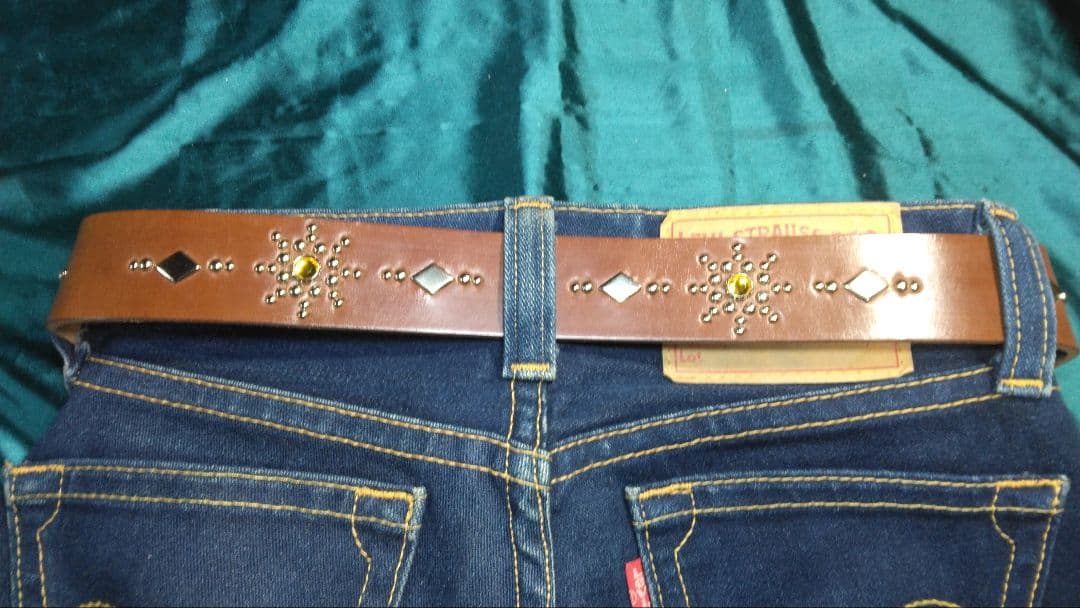 昭南ベンズレザースタッズベルト　チョコ アクリル　アンバー　穴開け加工済　即納可