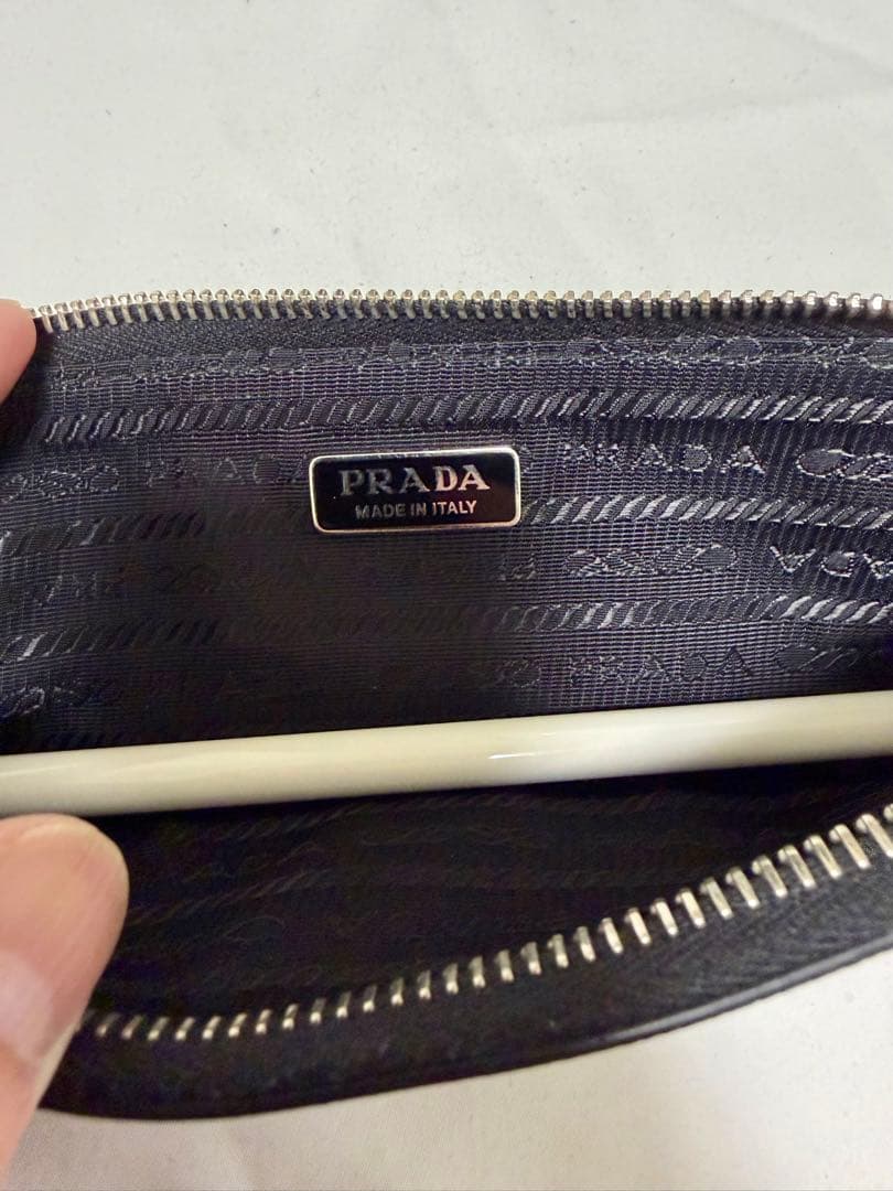 PRADA ブラック ペンケース　サフィアーノレザーです