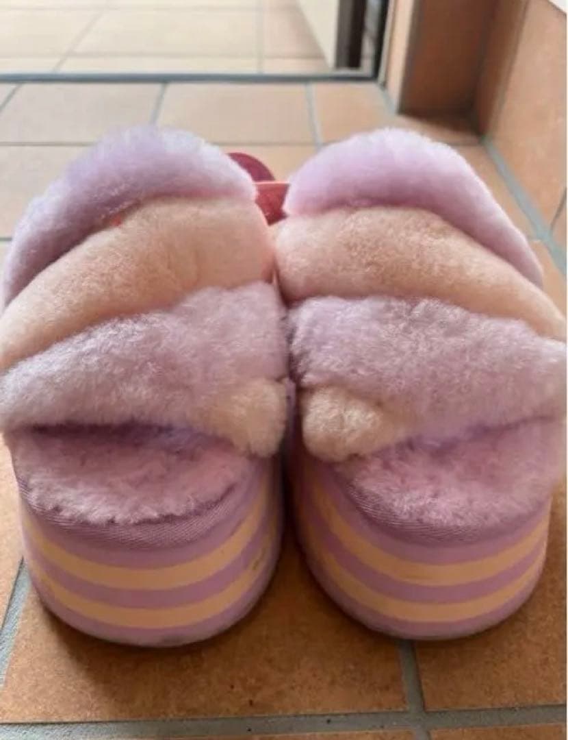 UGG フワフワプラットフォームサンダル