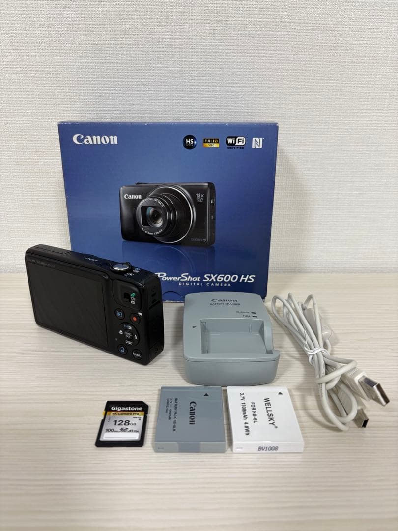 Canon PowerShot SX600 HS 本体と付属品