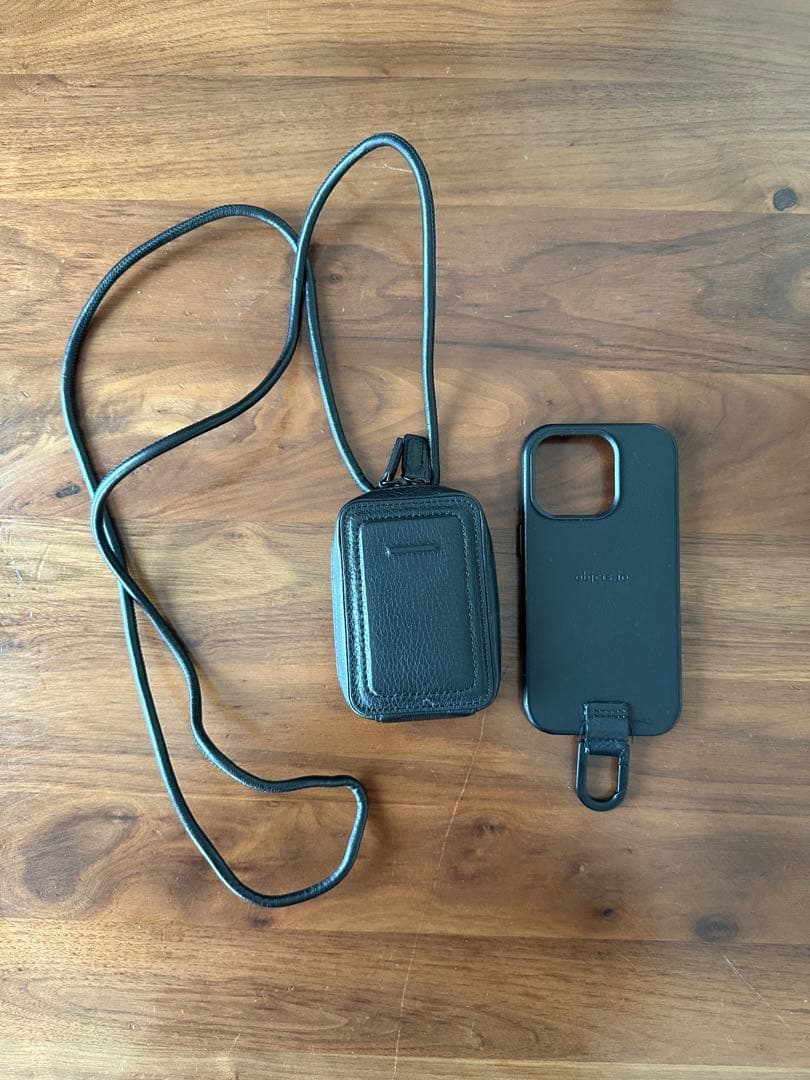 objcts.io ブラック レザー ストラップ付きiPhoneケース