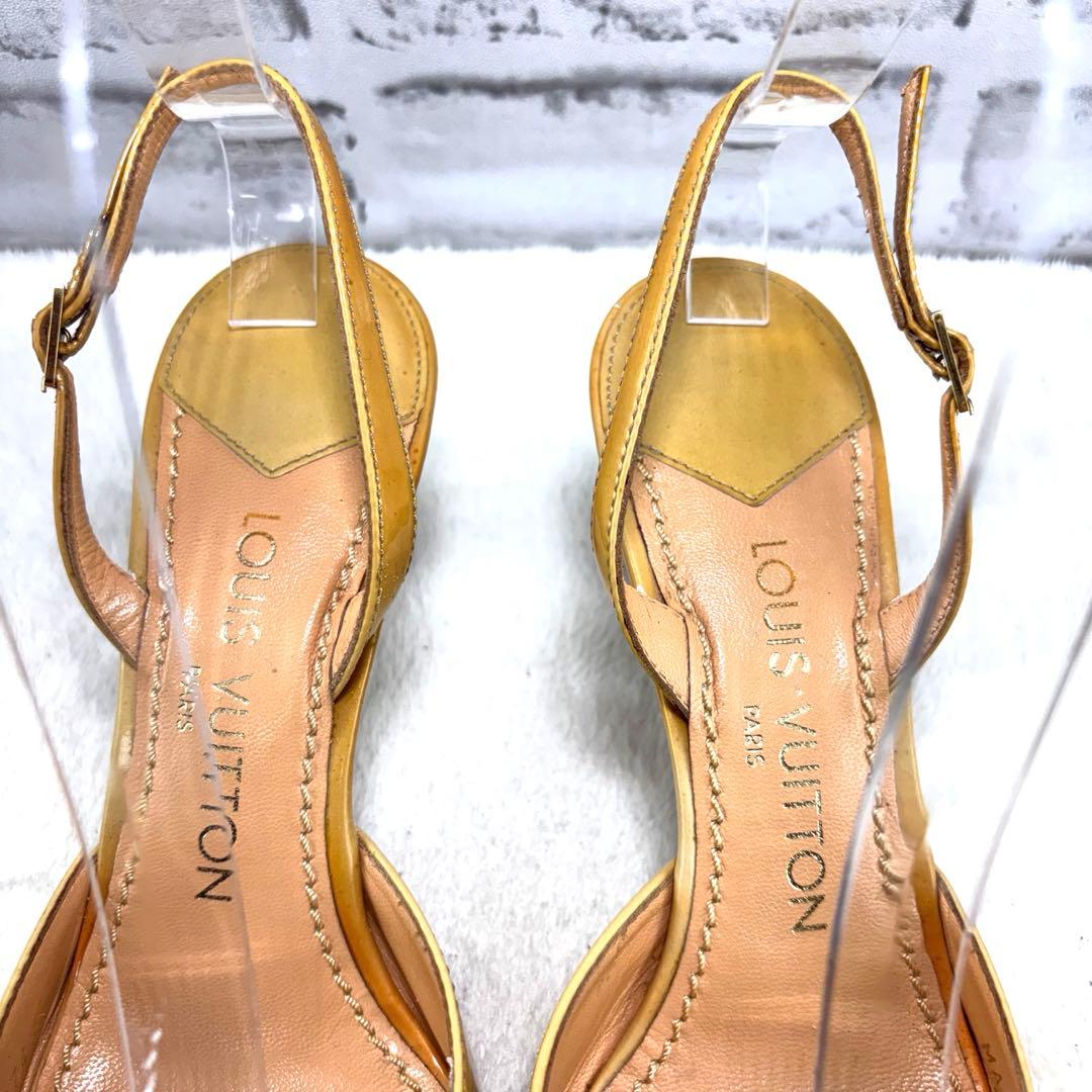 Louis Vuitton　ルイヴィトン　LVロゴ　キューブチャーム　パンプス