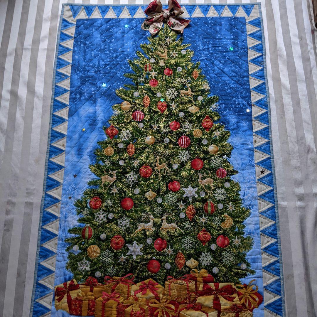 クリスマス　パッチワークキルト　タペストリー