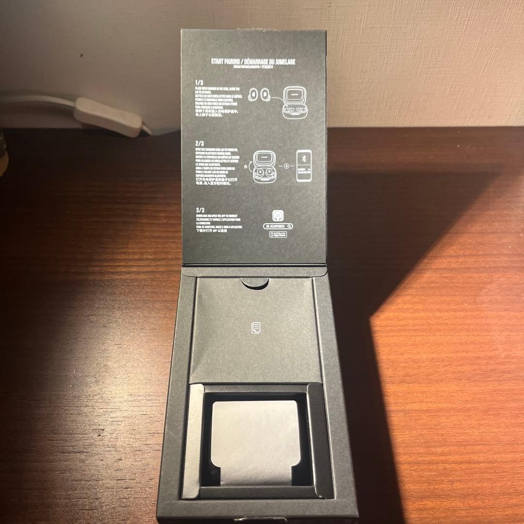 ワイヤレスイヤホン　 本体 ケース・説明書完備 JBL LIVE FREE 2