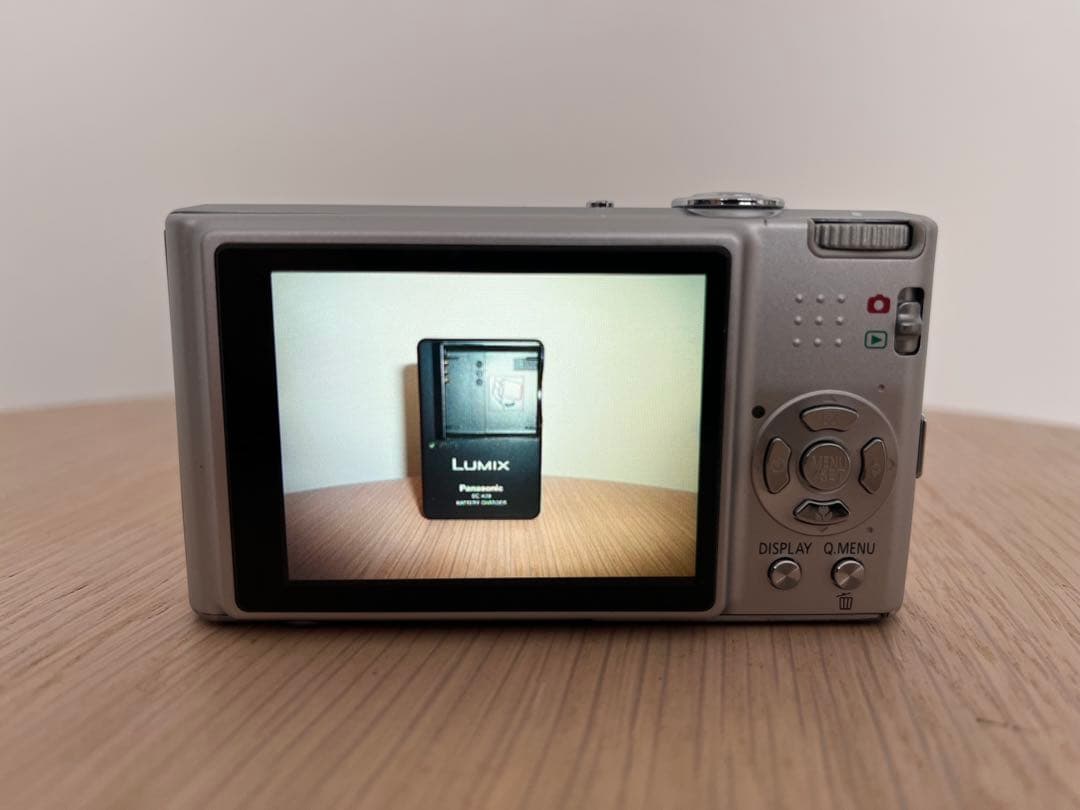 LUMIX DMC-FX37 10メガピクセル