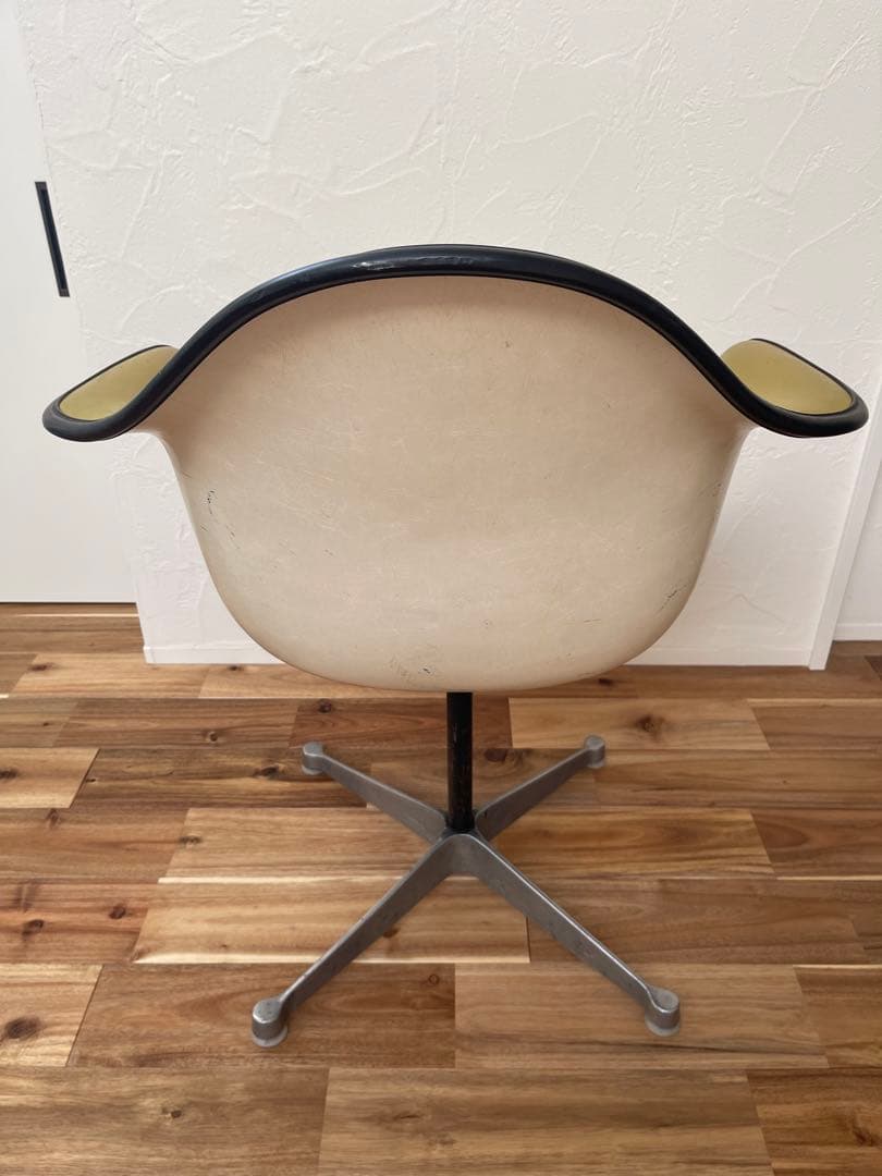 【引越しセール】ビンテージのイームズアームチェア