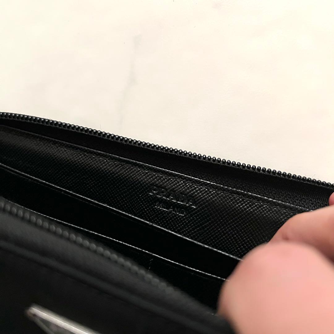 プラダ 長財布 ラウンドジップ 三角プレート ナイロン ブラック サフィアーノ