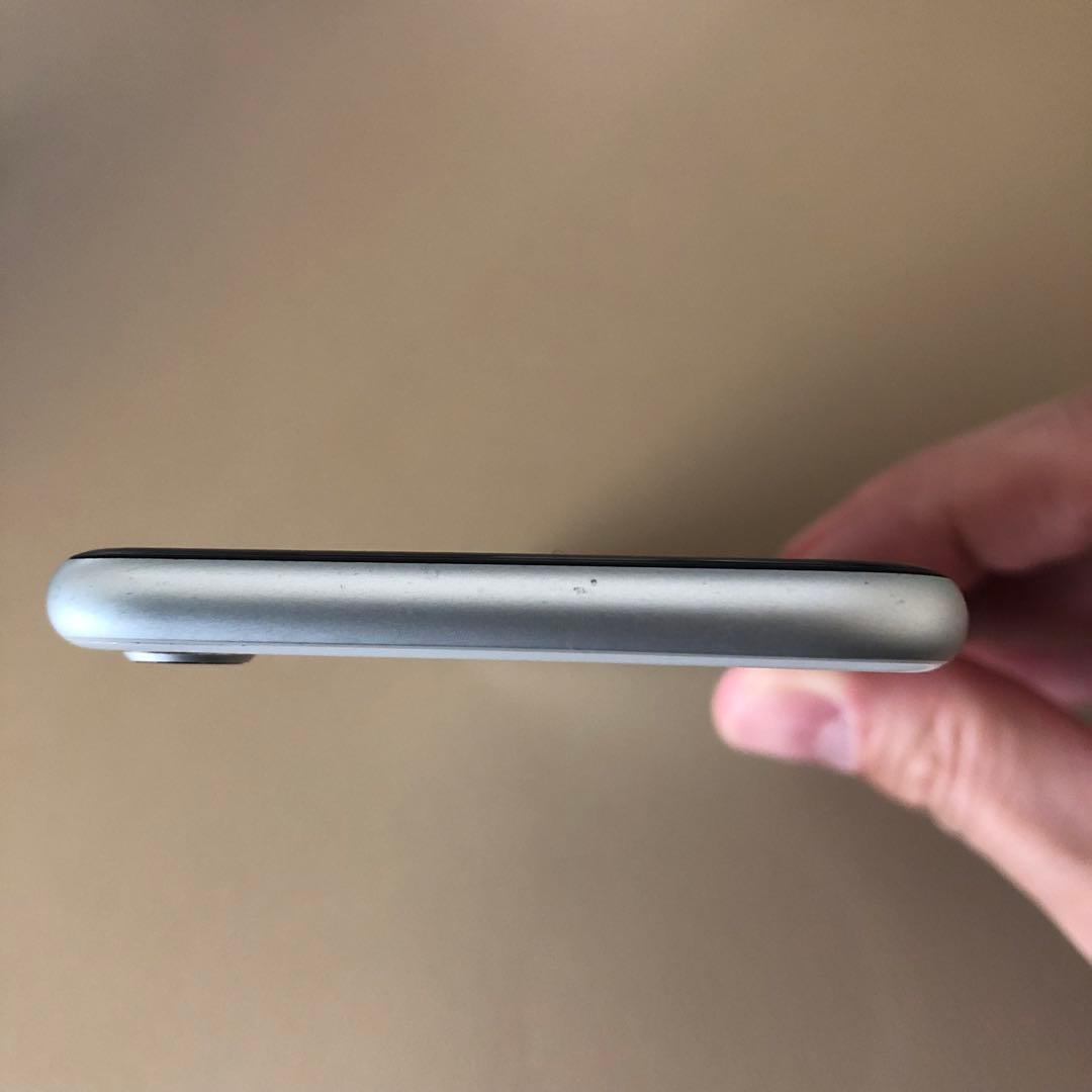 Apple iPhone SE (第2世代) 64GB ホワイト SIMフリー