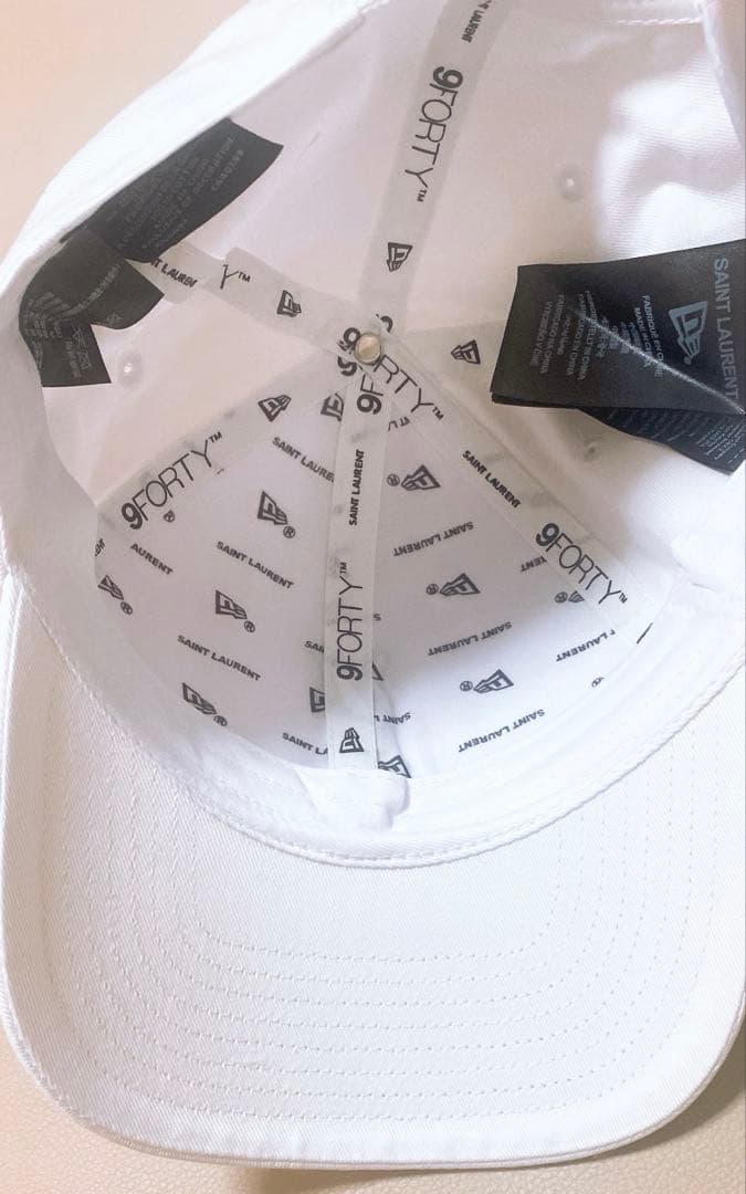 6*a様 YSL ホワイトベースボールキャップ　アジャスタブルデザイン