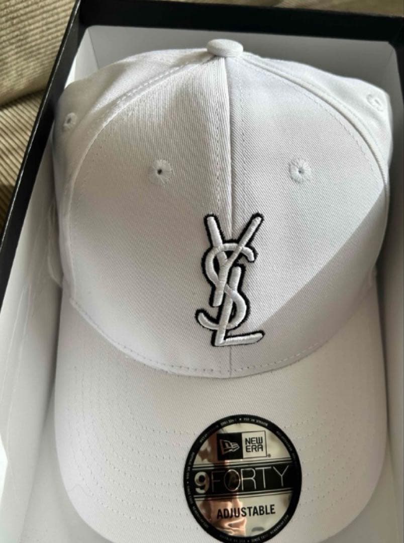 6*a様 YSL ホワイトベースボールキャップ　アジャスタブルデザイン