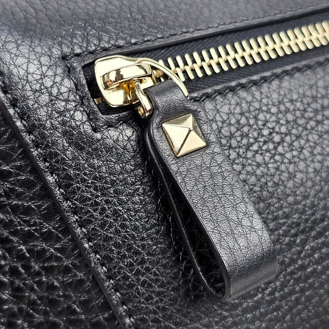 美品 ヴァレンティノ VALENTINO ロックスタッズ ボディバッグ