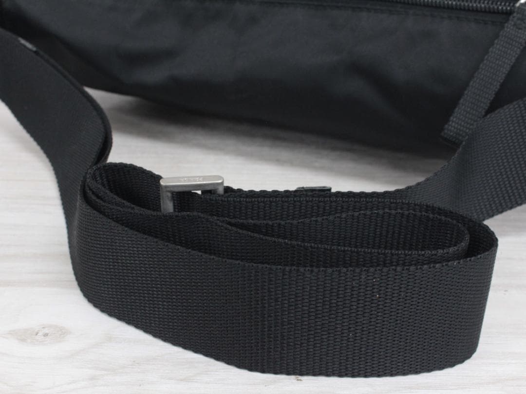 ▲PRADA/プラダ ナイロンショルダーバッグ 三角プレート メッセンジャー