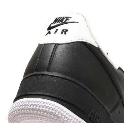 新品未使用タグ付きNIKEエアフォース1 '07 ブラック/ブラック-ホワイト