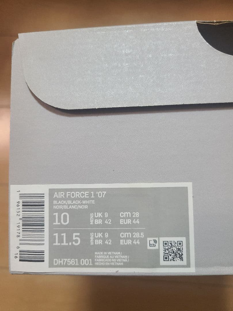 新品未使用タグ付きNIKEエアフォース1 '07 ブラック/ブラック-ホワイト