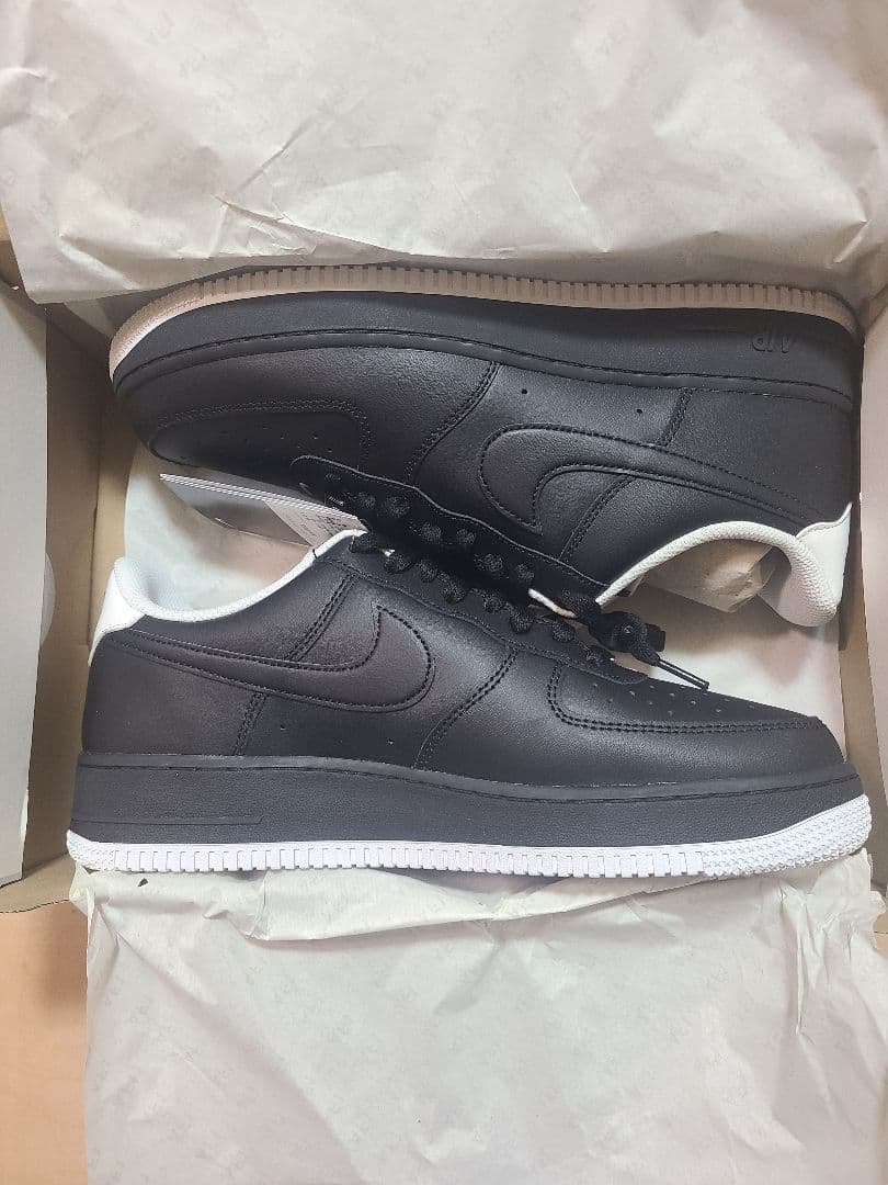 新品未使用タグ付きNIKEエアフォース1 '07 ブラック/ブラック-ホワイト