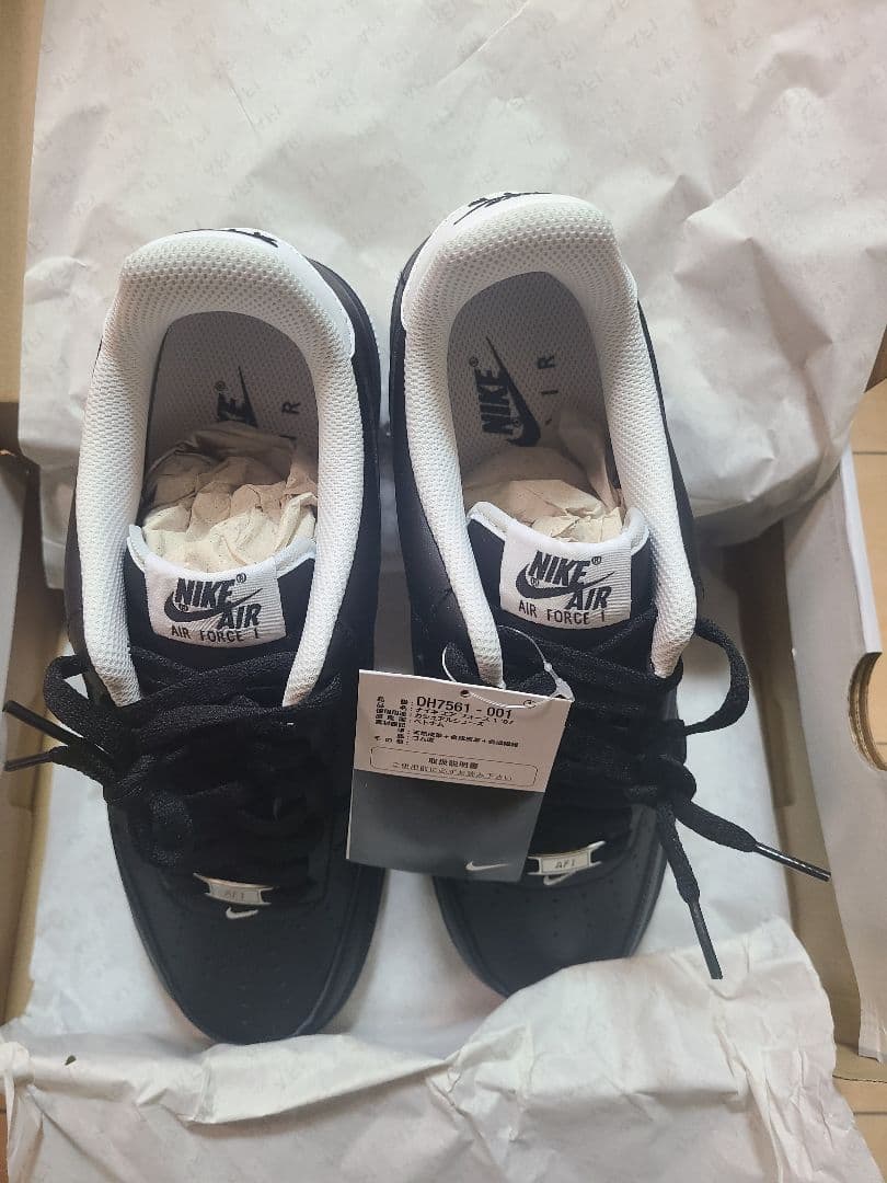 新品未使用タグ付きNIKEエアフォース1 '07 ブラック/ブラック-ホワイト