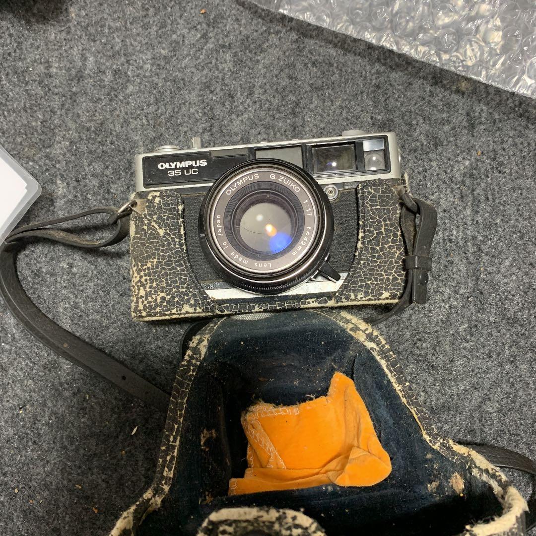 このカメラは、50年ほど前に買ったものです。そのカメラを守ってきた物です。