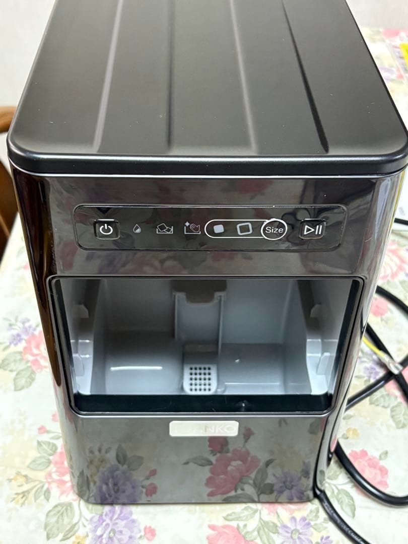 サンコー 超小型卓上製氷機 アイスゴロンSlim ブラック KGTSLMHBK