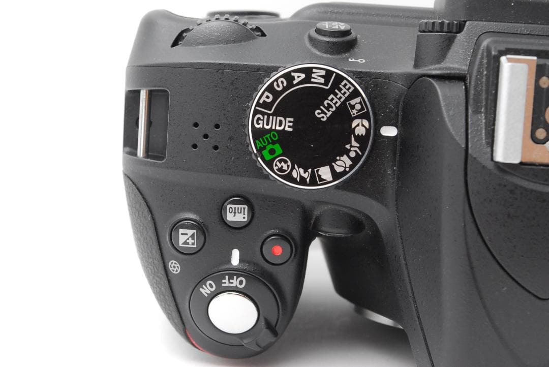 【使用感少美品】ダブルレンズ　Nikon D3300　スマホ転送　動画も撮れる