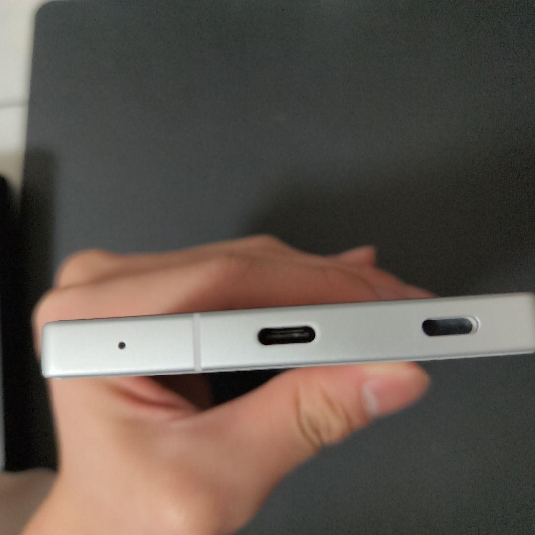 【極美品】AQUOS R9 SIMフリー版 ホワイト 12+256GB