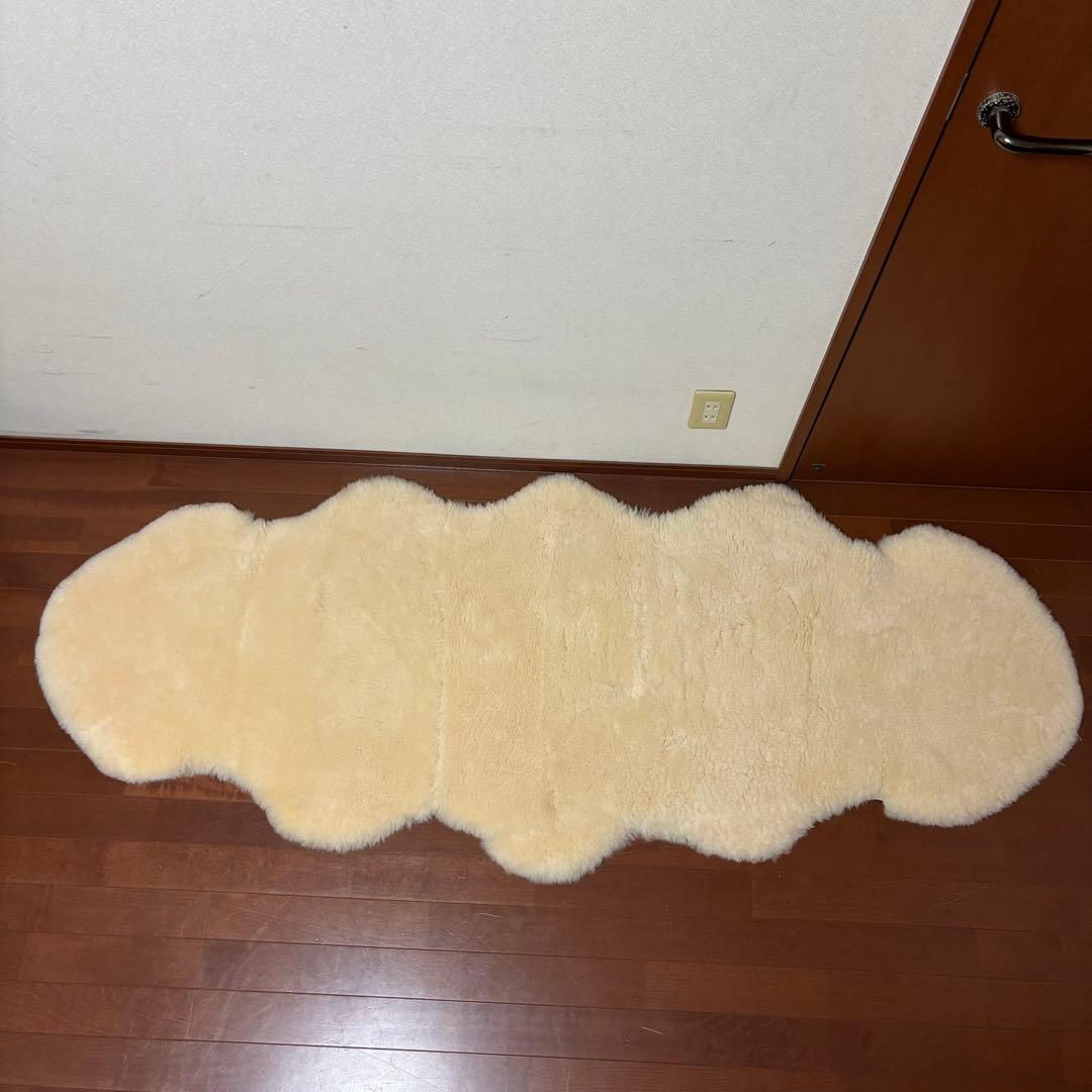 特大　本物ムートンラグ２匹物　羊毛皮　オセアニア産　クリームホワイト