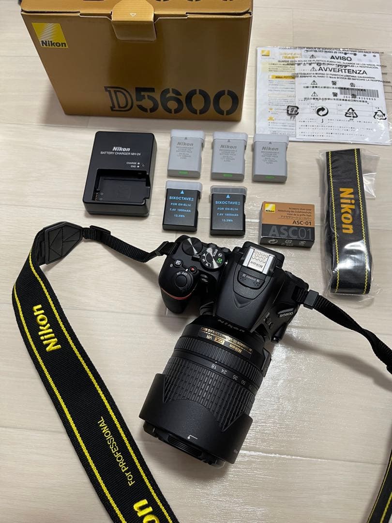 Nikon ニコン　Ｄ5600 超美品　オプション多数付き