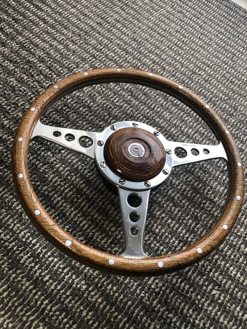 BMCミニ用ローバーミニ用モトリタステアリング330φフラットボス付。