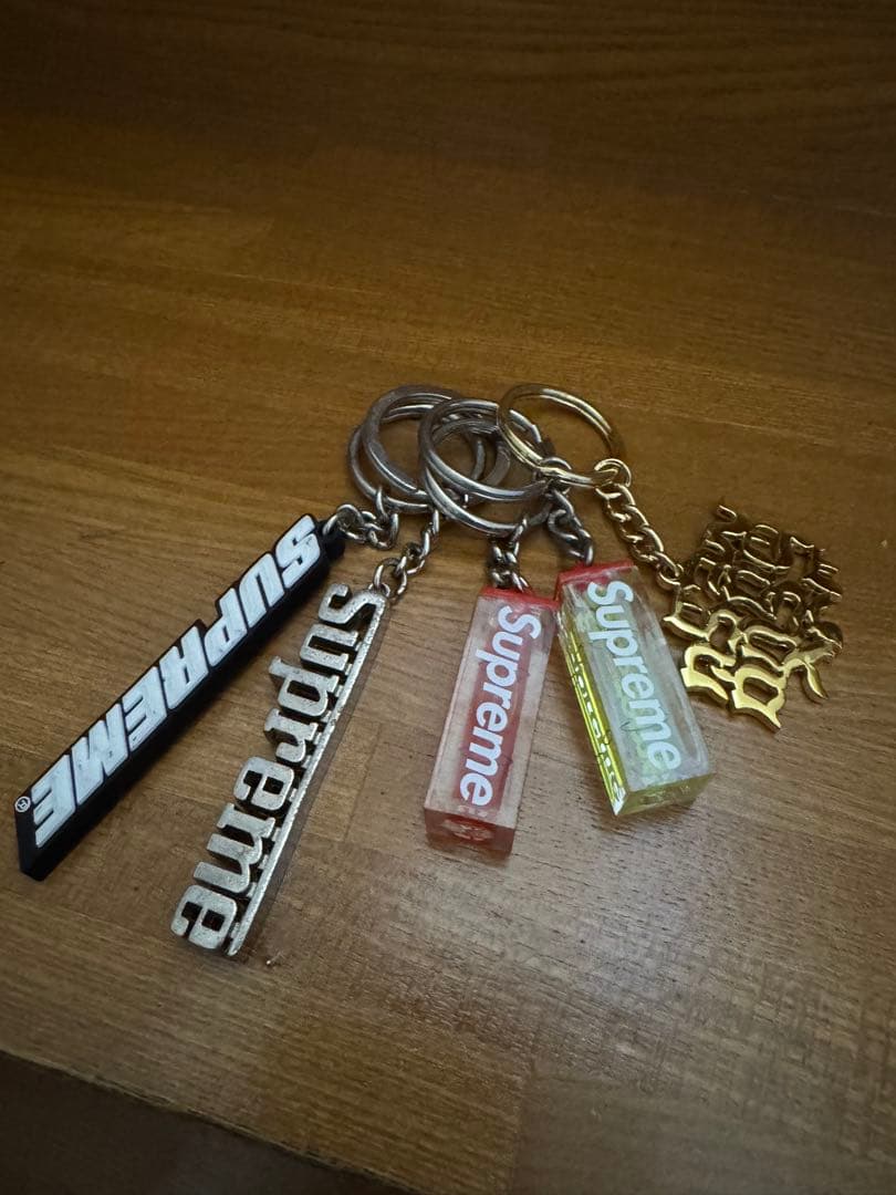 supreme キーホルダー 5個セット
